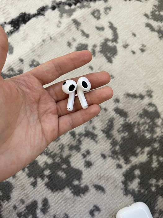 Продам оригинальные наушники Air Pods