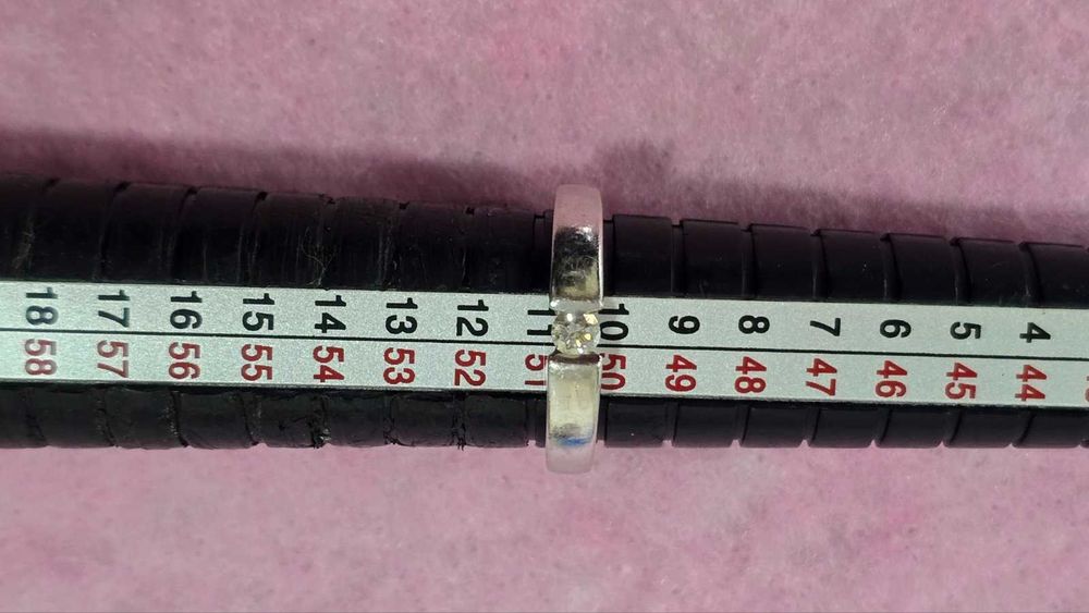 Пръстен от бяло злато проба 585 / с диамант