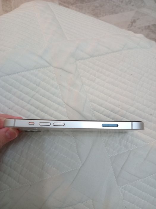 Продам белый айфон 13