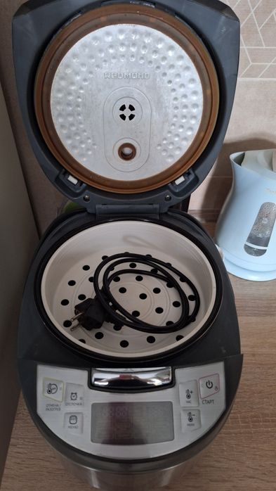 Продам мультиварку REDMOND