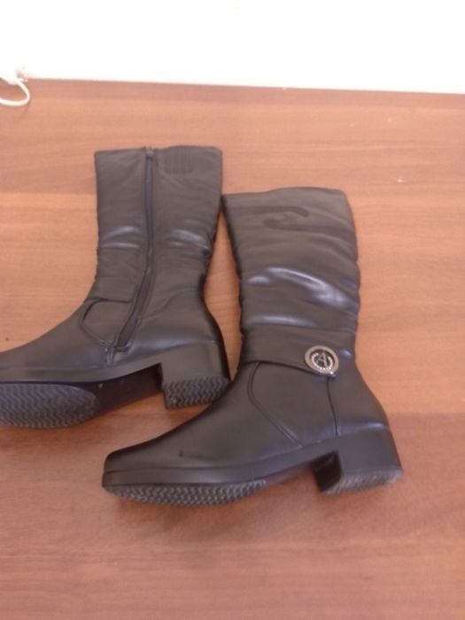 Продаю утеплён сапоги размер 39 .