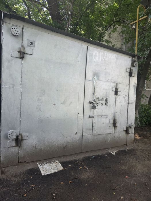 Продам гараж в центре города.