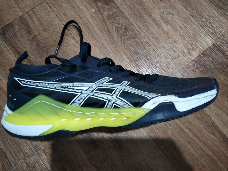 Продам кроссовки АСИКС