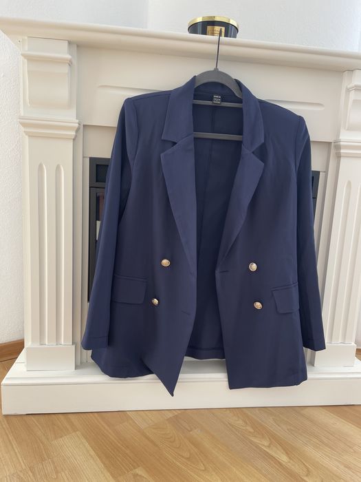 Sacou cu nasturi aurii