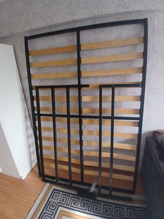 Кровать с матрасом