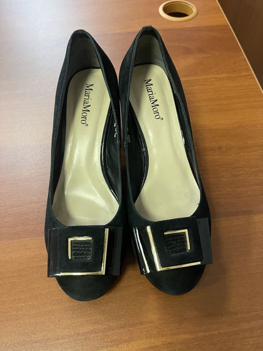 Босоножки черные