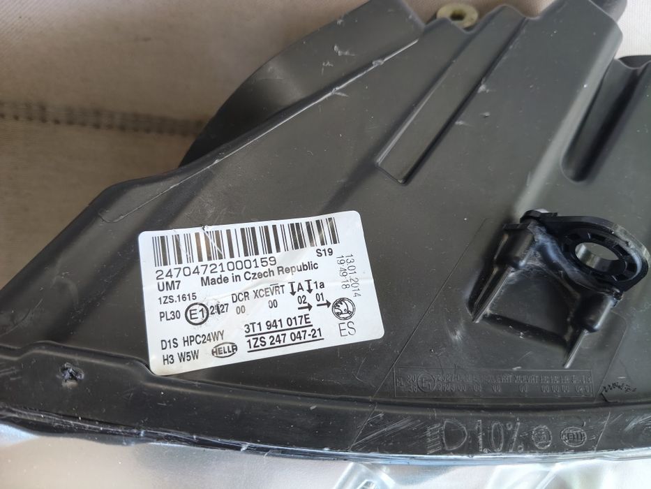 Far bi xenon adaptiv Skoda Superb 2