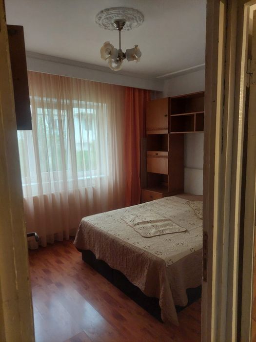 Apartament 2 camere Gavana
Inchiriez apartament cu 2 camere complet utilat si mobilat in gavana 
1500 lei
