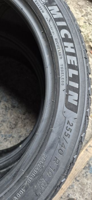 4 anvelope iarna Michelin,fata 235/45/19,spate 255/40/19.Pret/bucata.