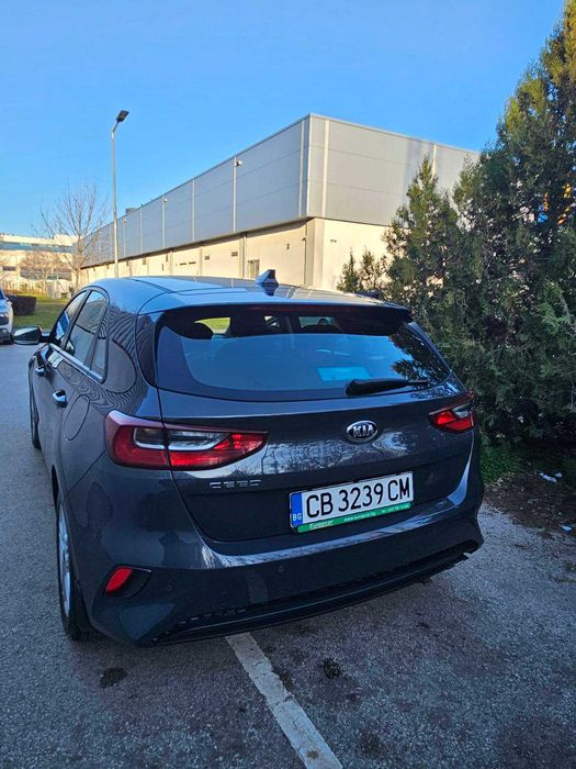 Автомобил Киа Сийд в гаранция, напълно обслужен