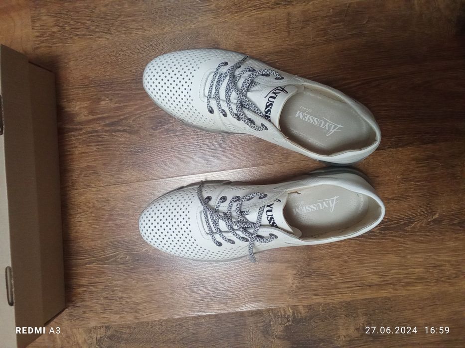 Продам кроссовки