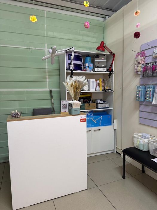 Продам стелажи и респешен