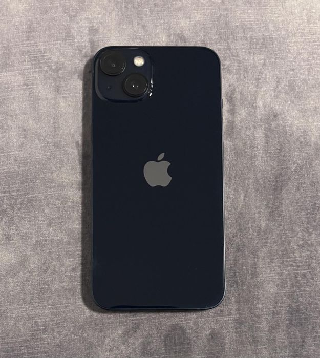 iPhone 13 midnight 128GB, неразличим от нов, + 4 калъфа