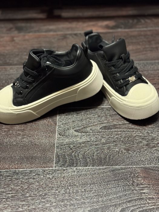 Кроссовки,женские