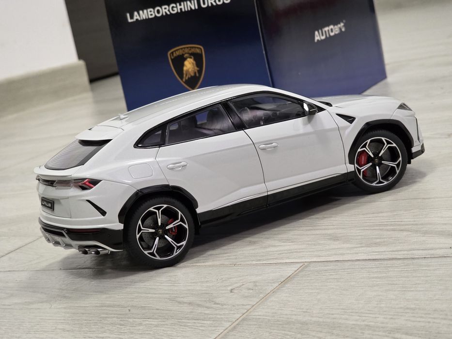Macheta auto 1 18 Lamborghini Urus , Autoart