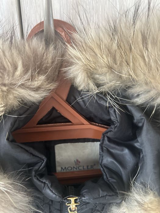Продам осеннюю куртку Moncler