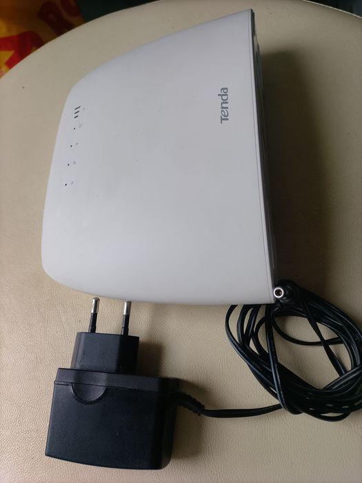 Vând Router Tenda 4g cu cartela Sim