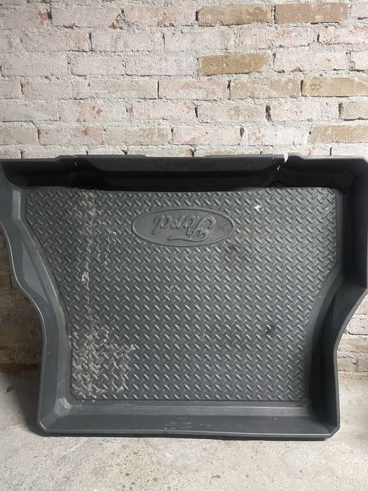 Легенче за багажник на форд мондео 1994