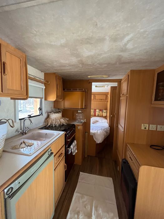 Каравана Офшор Къмпинг