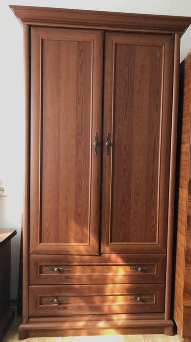 Продается мебель кровать ортопедическим матрасом, плательный  шкаф, ту