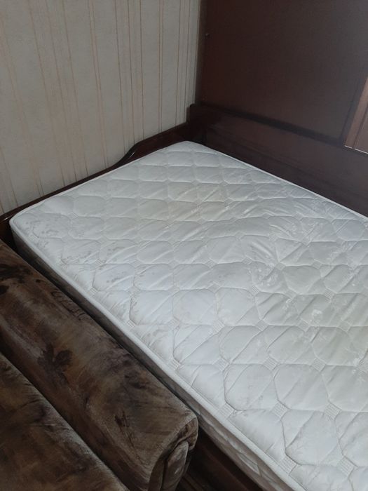 Единично легло от масивна  дървесина + матрак