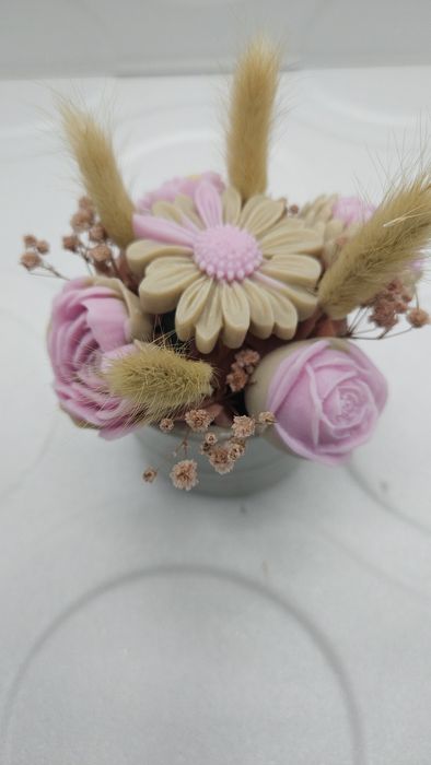 Вечен ,ароматен букет от соев восък,ръчно изработен.