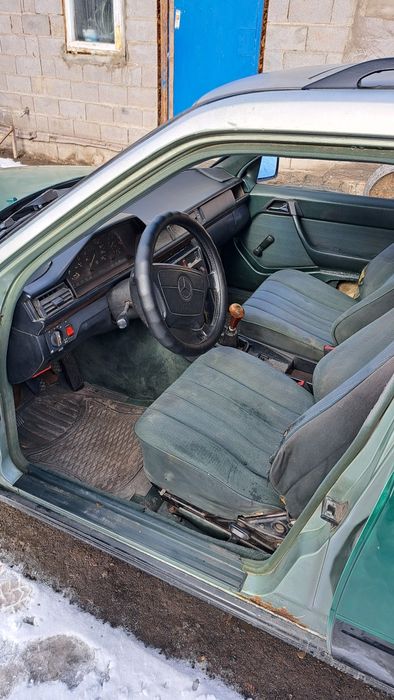 Мерседес 124 универсал 2.3