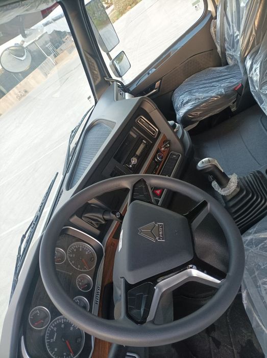 Самосвал HOWO-T7S 8x4 - 32 т / 26 куб.м Sunhunk