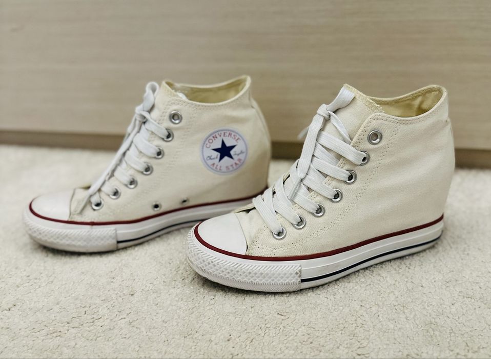 Converse cu talpa ascunsa