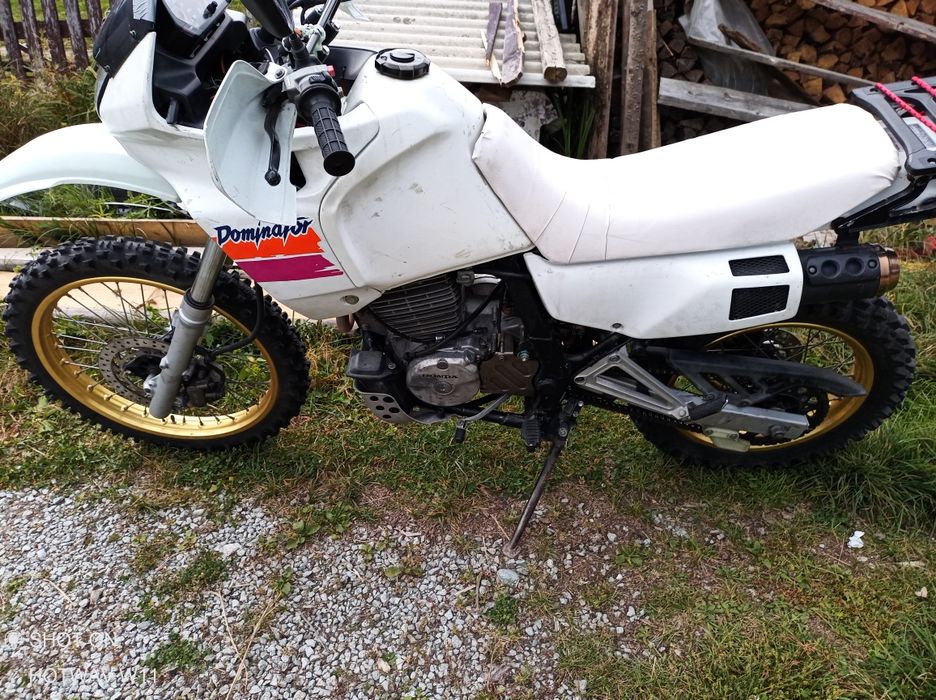 Honda dominator de 500.