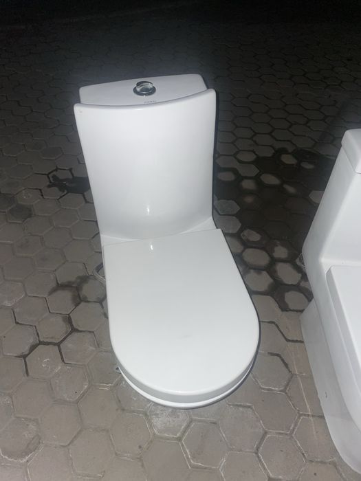 Унитаз белый продам