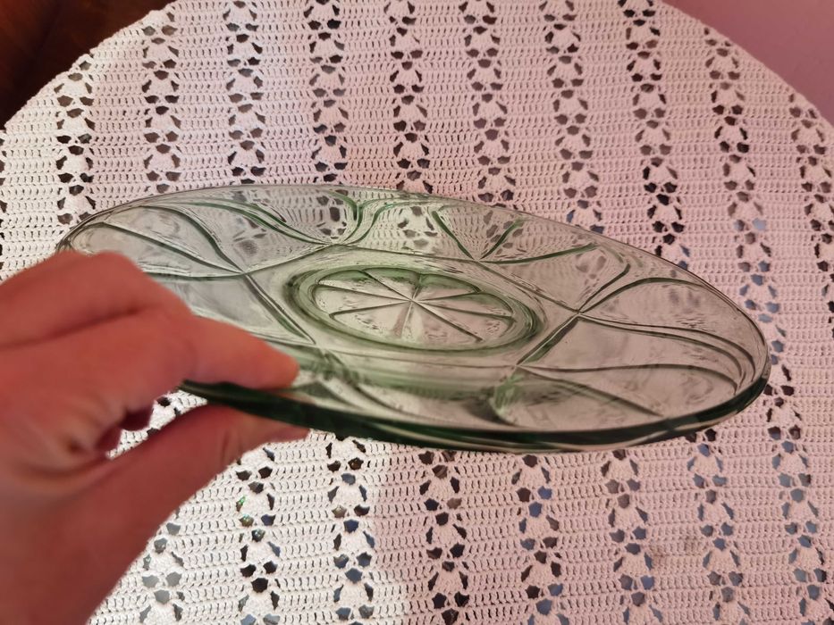 Стъклени купи и чинии не ползвани