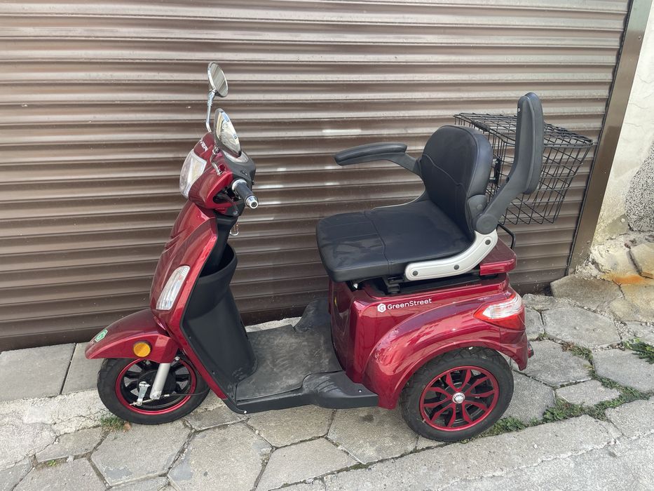 Триколка изцяло на ток документи като Нова