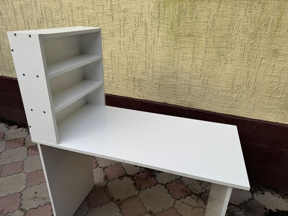 Маникюрный столик