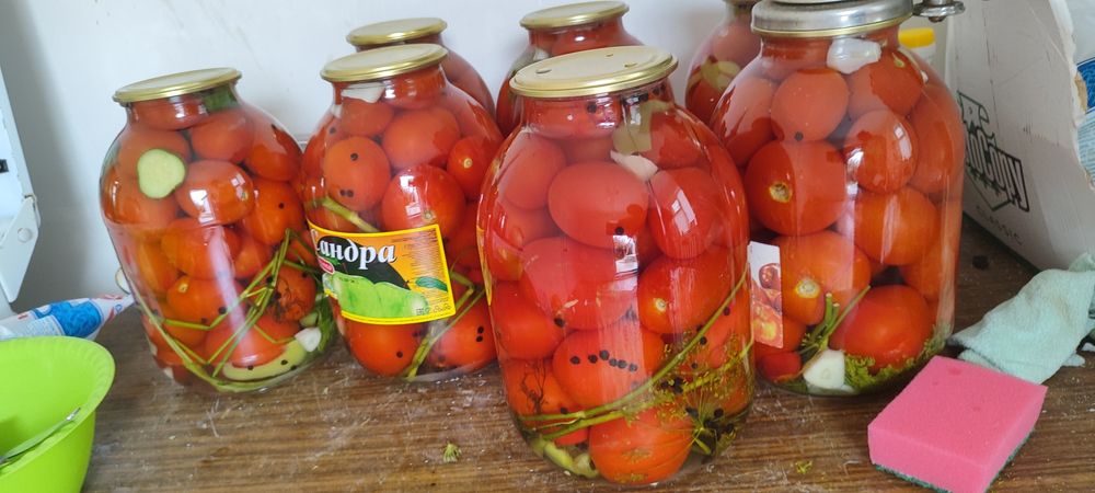 Соленья, огурцы, помидоры
