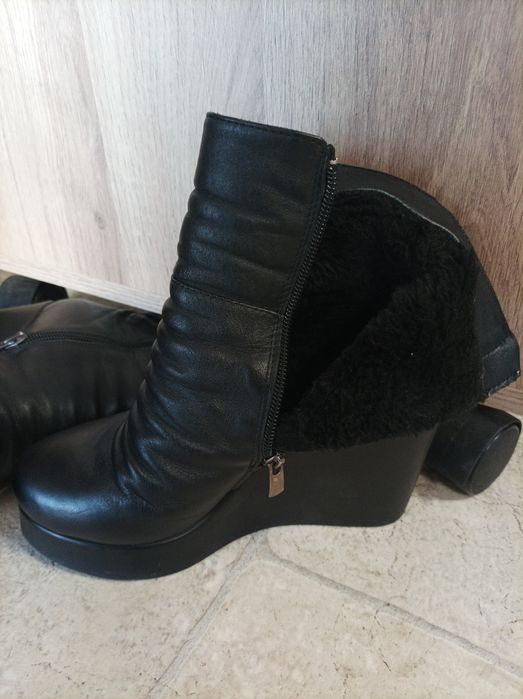 Боти от естествена кожа