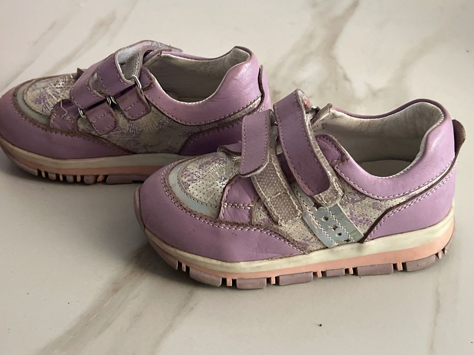 Детские кроссовки