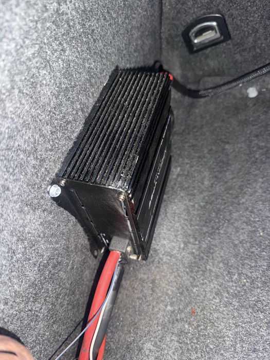 Бас каса и усилвател DEAF BONCE