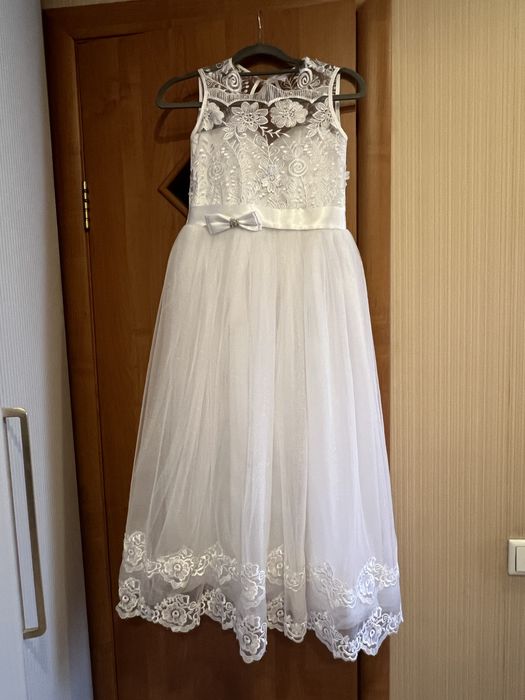 Продается праздничное платье на девочку