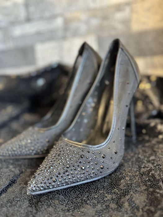 Елегантни токчета с камъни