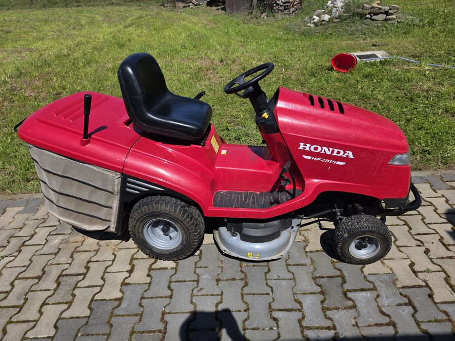 Vând masina de tuns iarba HONDA