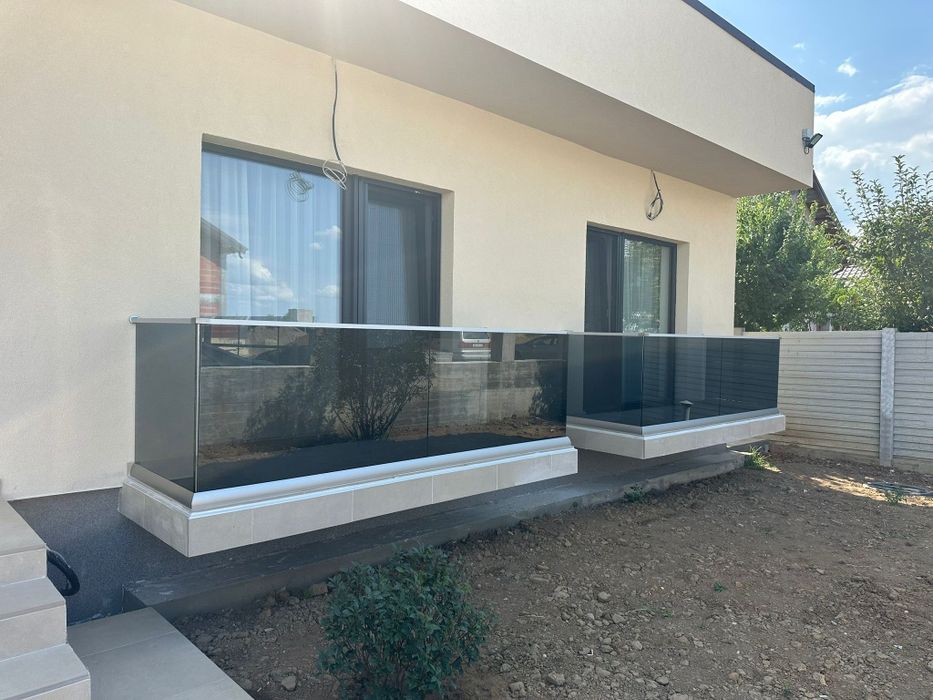 Balustrada din sticla securizata , mana curenta