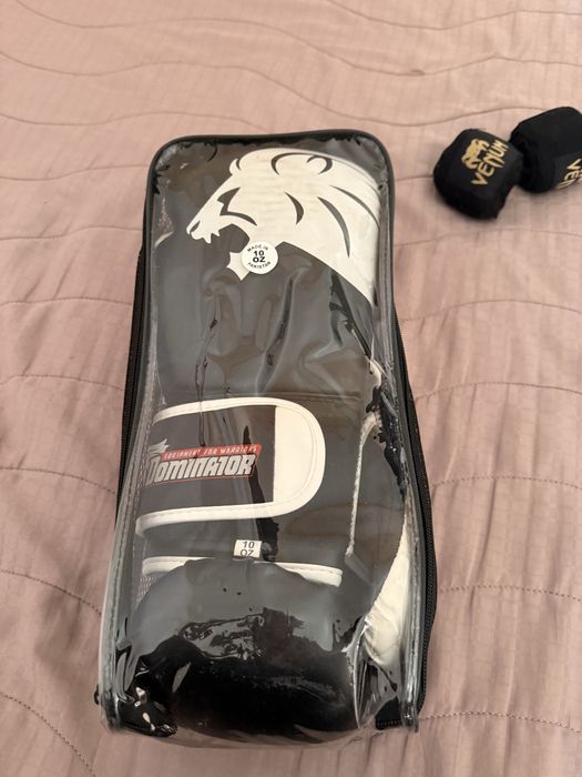 Ръкавици dominator 10 oz + бинтове