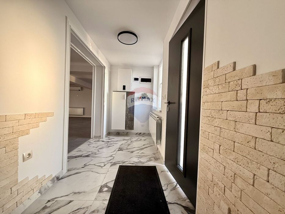 Продава се Къща в Балчик - 295 кв.м за 649 €/кв.м - Снимка #2