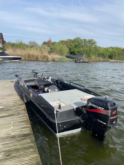 Barca spinning 5m+peridoc 900kg+motor Mercury 40/sonar/baterie/motir electric
