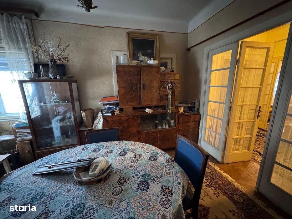 Vanzare apartament patru camere in vila cartierul Armenesc curte
