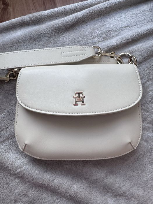 Дамска чанта tommy hilfiger