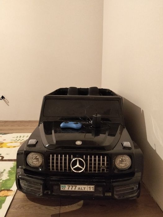 Продам игрушечную машину Гелик