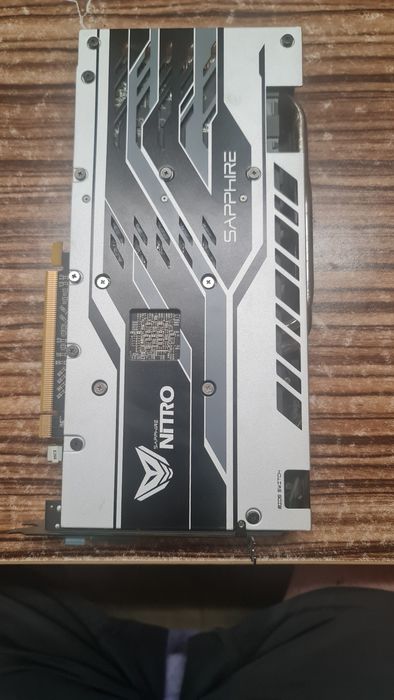 Продавам видео карта сафир Nitro RX 580 8GB