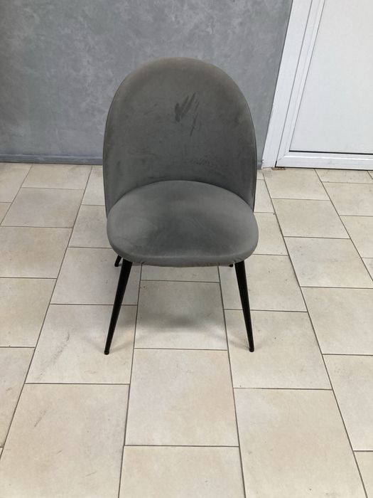 Продавам 6 броя столове